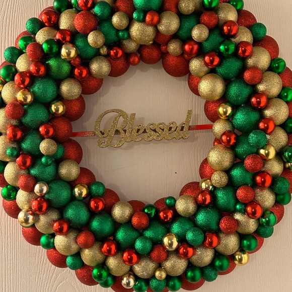 Holiday wreath in your choice of colors - Picture 3 of 3